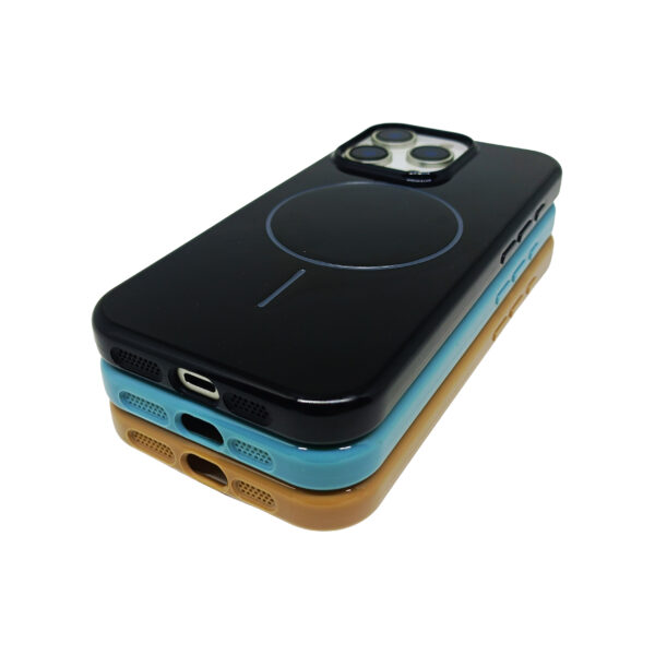 Glossy Protective iPhone Case with Magnetic Wireless Charging Support